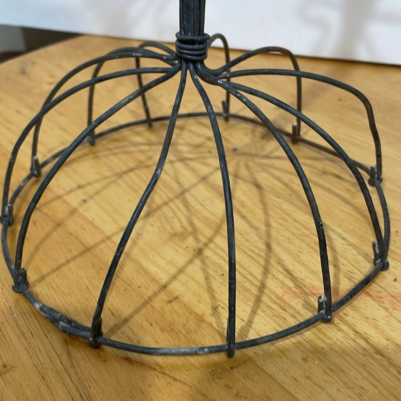 Vintage twisted wire metal hat stand - Picture 4 of 7